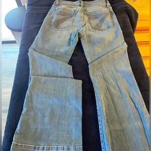 Light wash size 27x32 Dojo. Worn twice. No fraying. Like new condition.